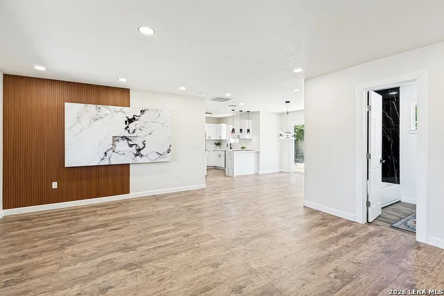 3 bed, 2.0 bath, 1121 sqft, $1,600 — Photo 4