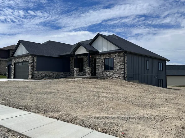 10148 Spring Lake Rd, Saint John, IN 46373