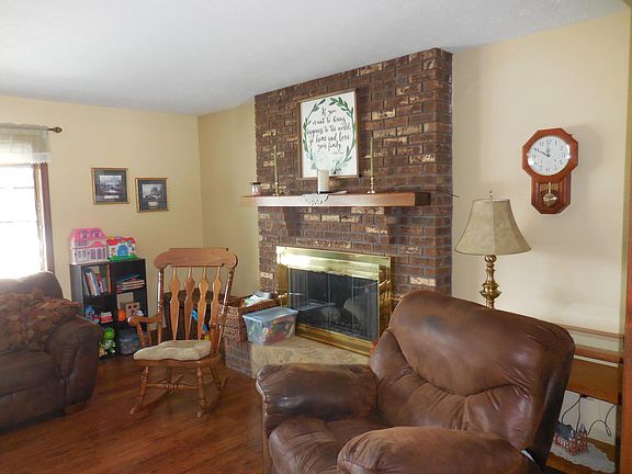 3rd image of 106 Lakewood Dr