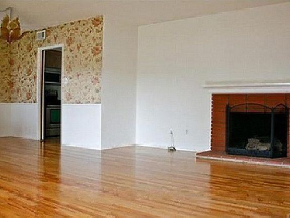4th image of 17914 Casimir Ave
