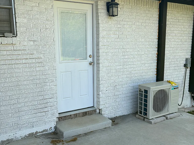 818 Thomas St #1 — Photo 16