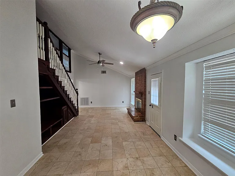 2715 Ashington Dr — Photo 11