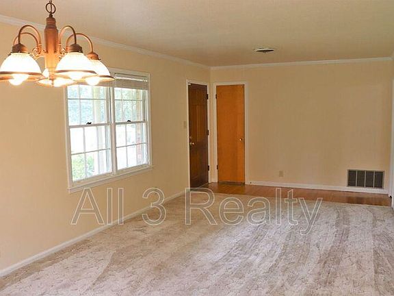 5th image of 838 Sir Michael Dr