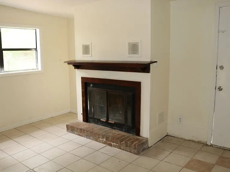 1657 Midway St — Photo 12