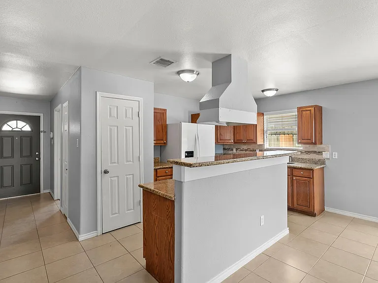 1631 Quail Run — Photo 13