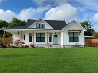 402 E Ash, Johnson City, TX 78636