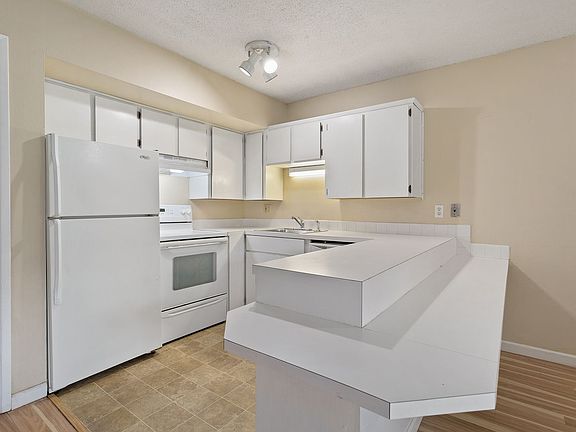 4th image of 4633 SW Huber St #10