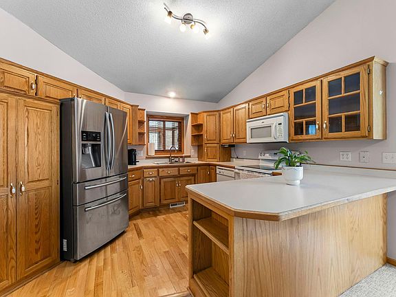 3rd image of 22938 Poppy St NW