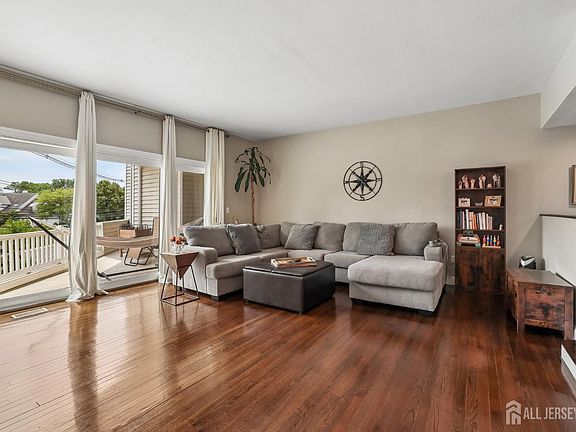 5th image of 3 Newport Ct