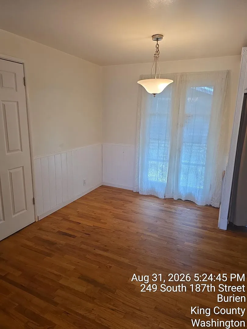 Burien/Manhatton area Rambler home for rent - 3 bedroom and 1 bath, fenced yard. Available Sept 2... — Photo 3