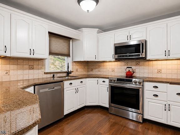 3rd image of 109 Valley View Trl