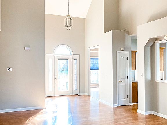 5th image of 1112 Tamworth Ln