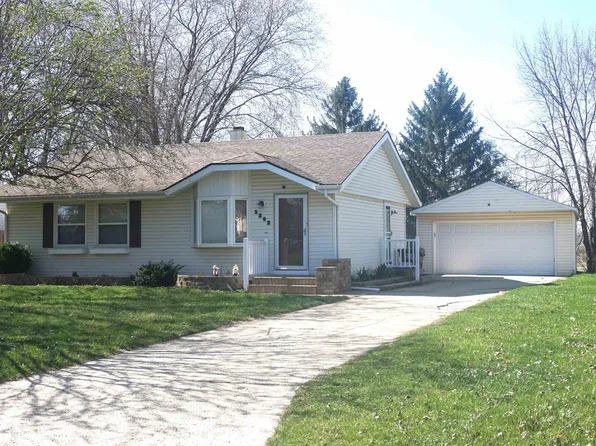 5202 Hutchison Dr, South Beloit, IL 61080