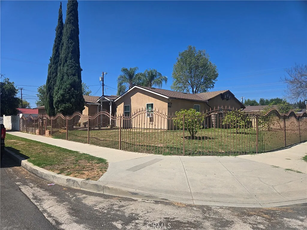 3 bed, 1616 sqft, $2,600 — Photo 1