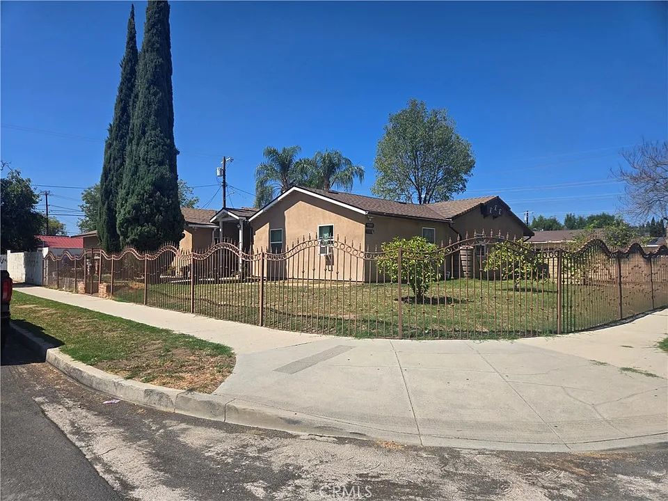 11301 Collett Ave