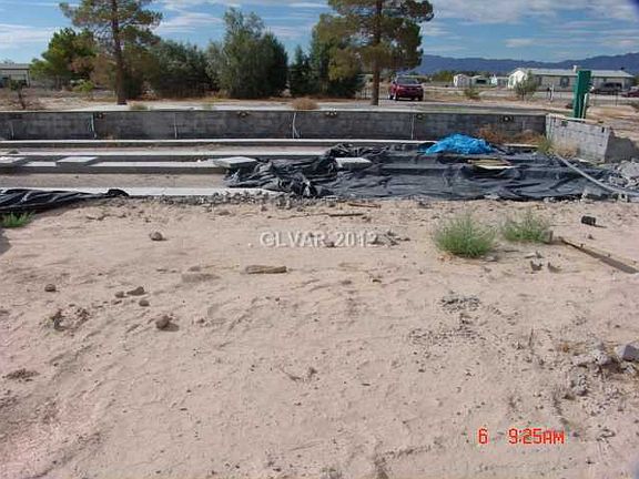 4th image of 860 W Betty Ave