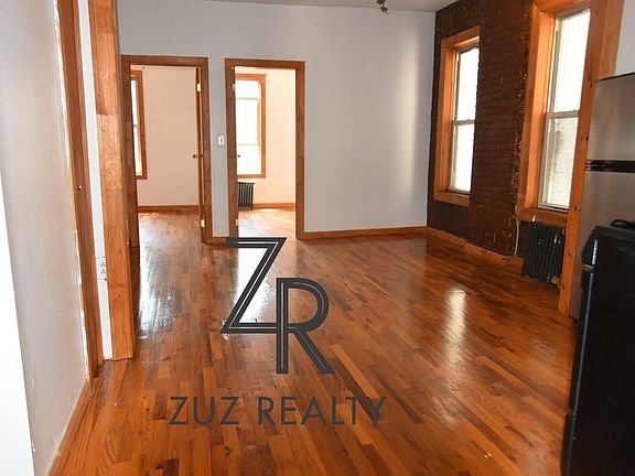 4th image of 300 S 3rd St APT 2B