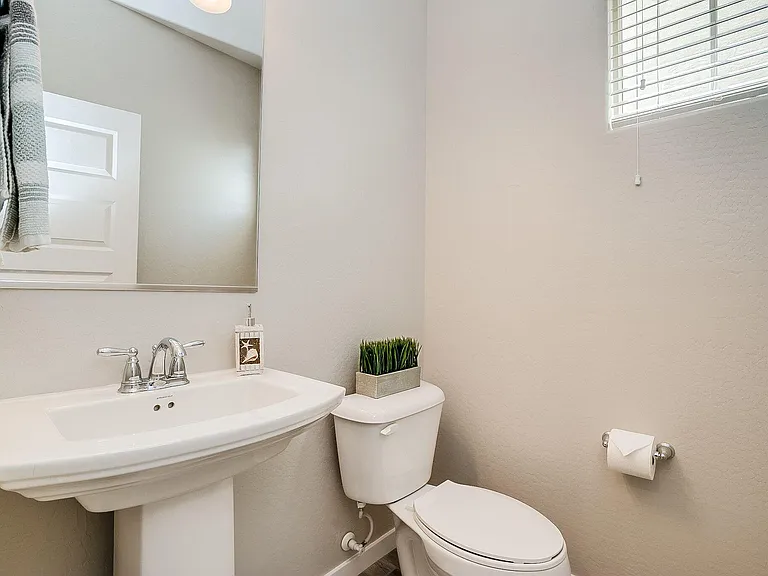 4742 E Tremaine Ave — Photo 11