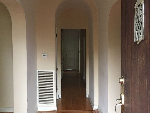 2nd image of 1048 S Crescent Heights Blvd