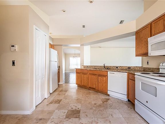 4th image of 8220 Carriage Pointe Dr