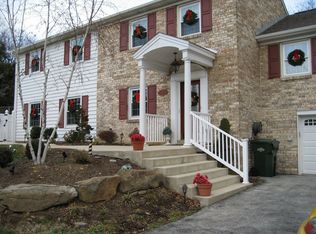 2080 N Brook Cir, York, PA 17403