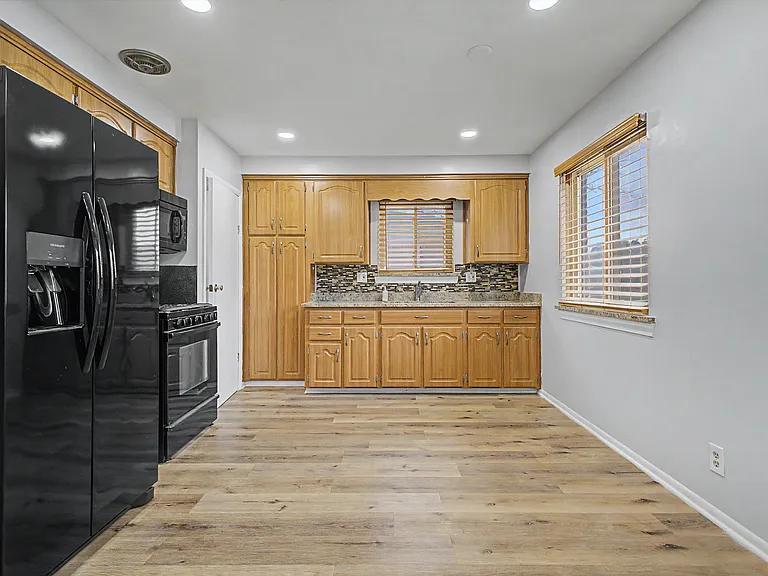 24315 Currier St — Photo 11