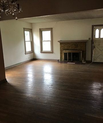 2nd image of 326 Hearne Ave