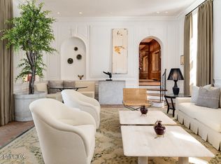 44 Khakum Wood Rd, Greenwich, CT 06831