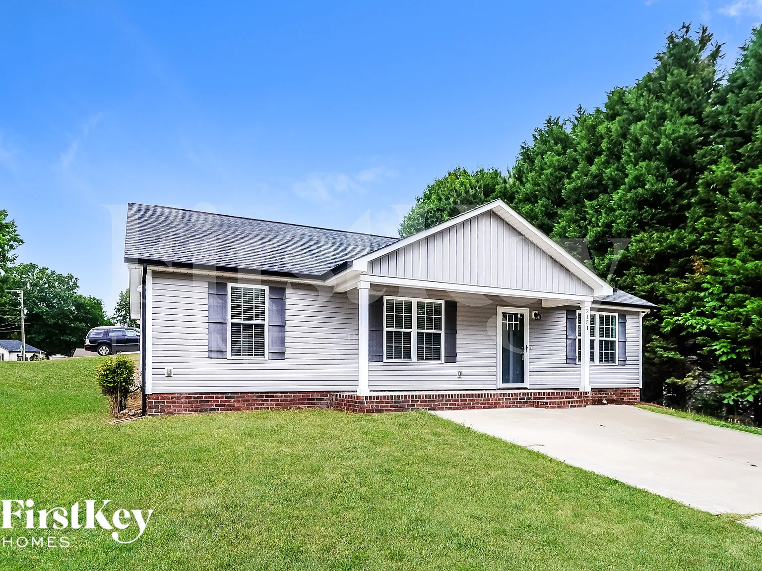 3 bed, 2.0 bath, 1341 sqft, $2,060 — Photo 2