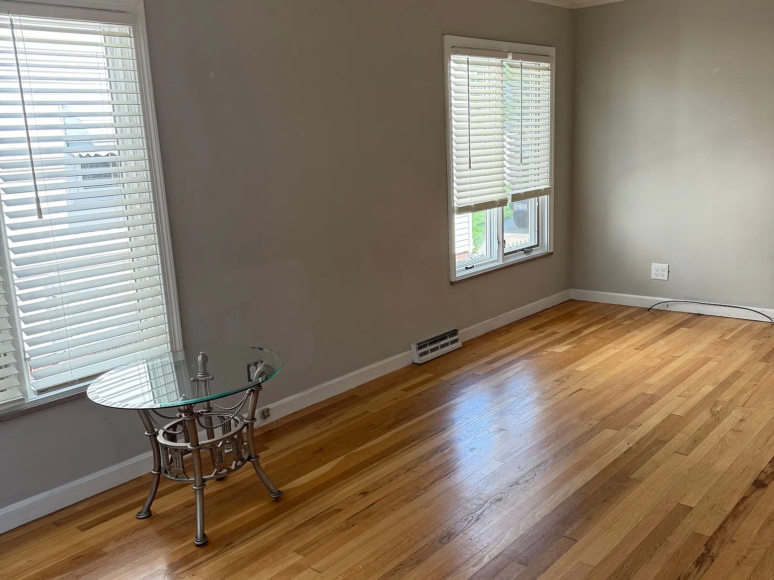 3 bed, 2.0 bath, 2164 sqft, $2,200 — Photo 2
