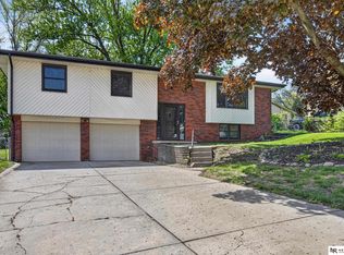 5085 Whitmore St, Omaha, NE 68152
