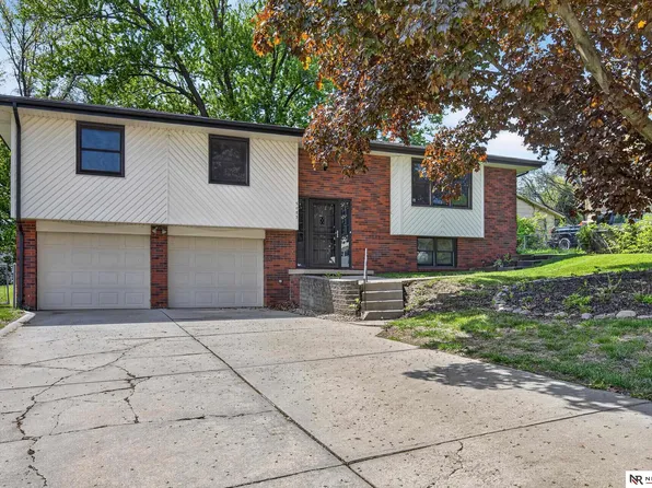 5085 Whitmore St, Omaha, NE 68152