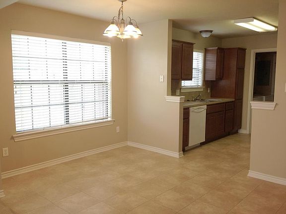 4th image of 2513 Teal Dr