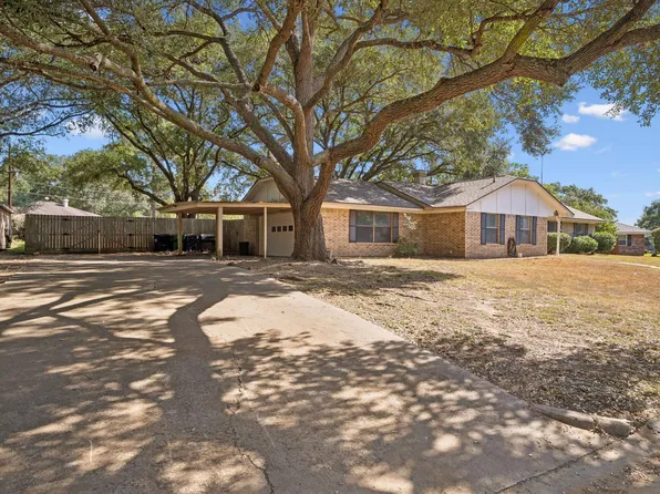 1203 Hollis Dr, Brenham, TX 77833