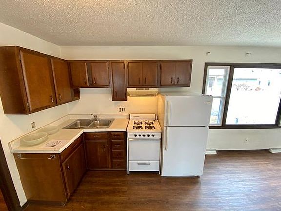 2nd image of 1521 West Ave S APT 5