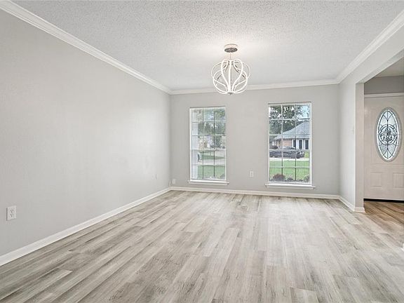 3rd image of 515 Portsmouth Dr