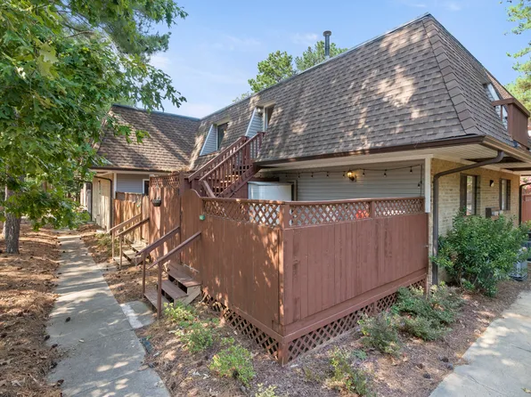 402 Summerwalk Cir, Chapel Hill, NC 27517