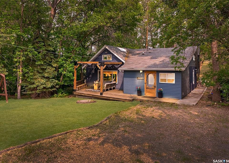1st image of 3 Elliott DRIVE