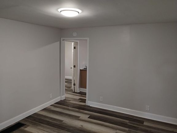 4th image of 8 Stone St Floor 1