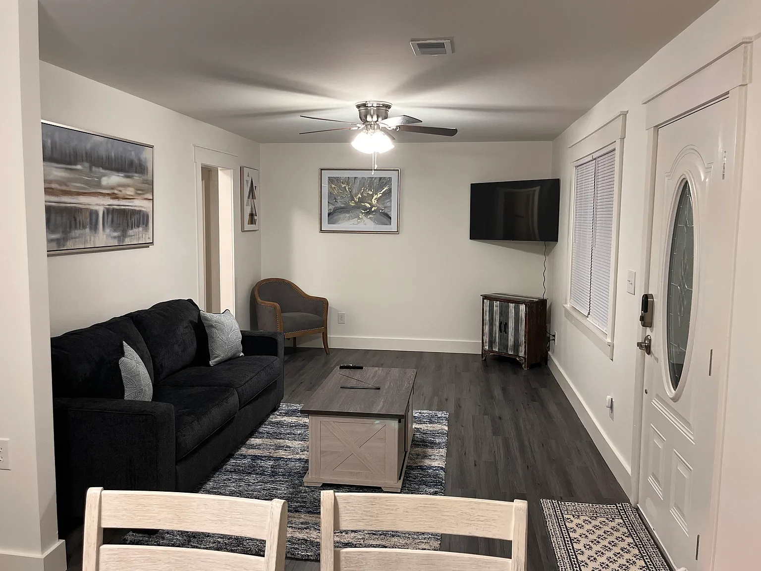 3 bed, 1400 sqft, $2,700 — Photo 3