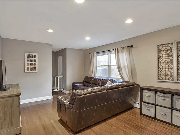 5th image of 18 Orchid Dr