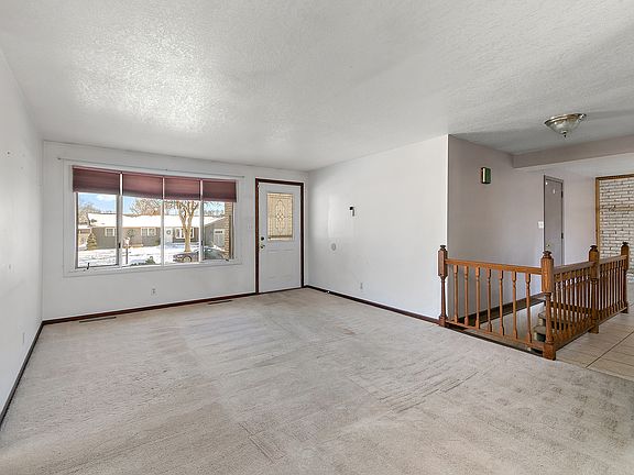 3rd image of 833 Bunker Hill Dr