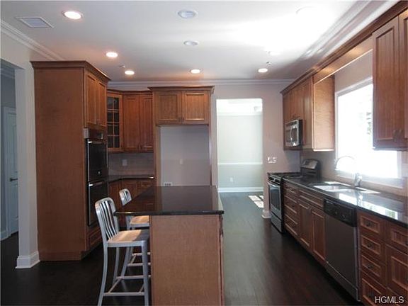 5th image of 190 Sheldon Ave