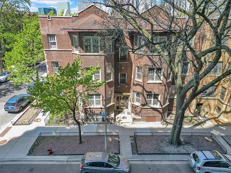 3501 N Pine Grove Ave — Photo 3