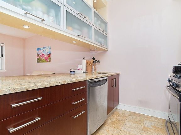 4th image of 4126 27th St APT 6G
