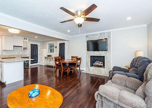 2nd image of 2030 Cambridge Dr
