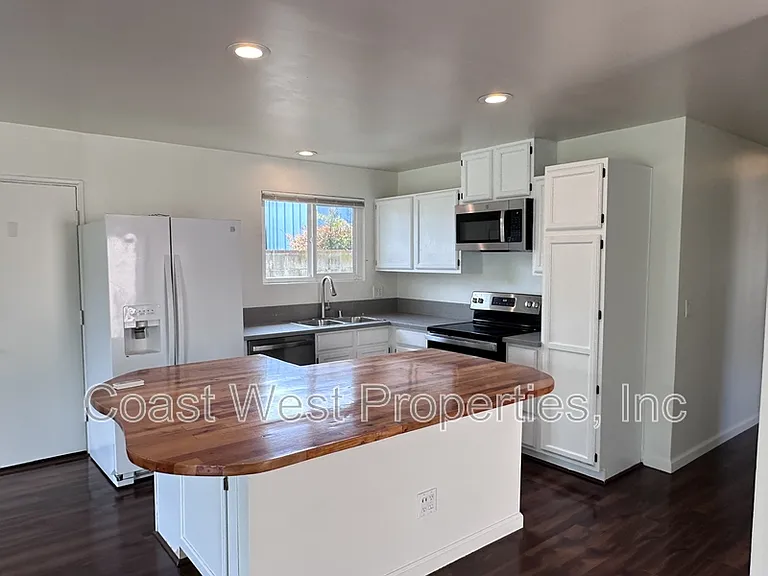4062 Conrad Ave — Photo 7