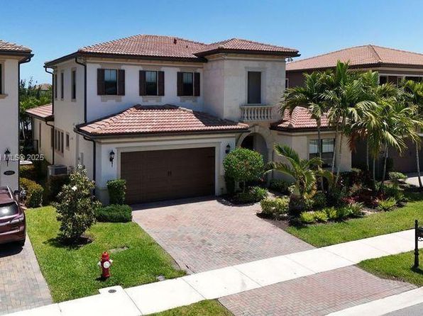 8970 Watercrest Cir W, Pompano Beach, FL 33076