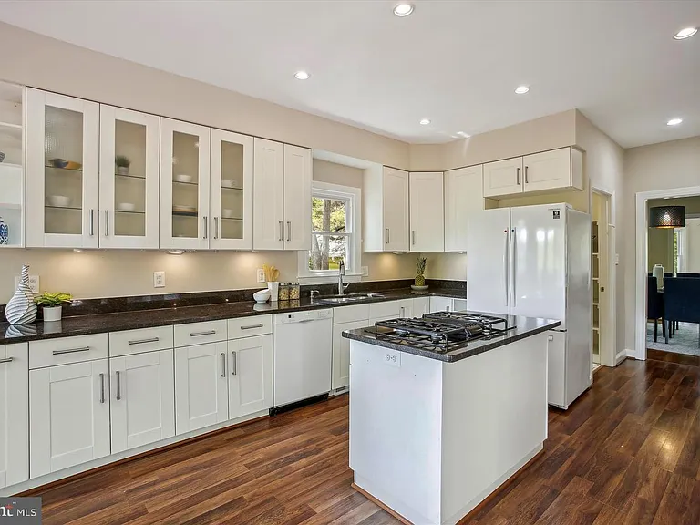 2041 Westmoreland St — Photo 10
