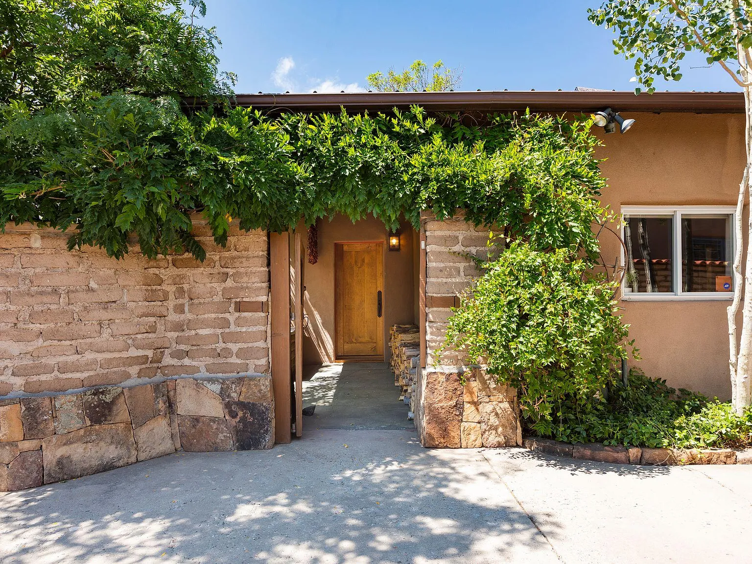 3 bed, 1726 sqft, $5,899 — Photo 2